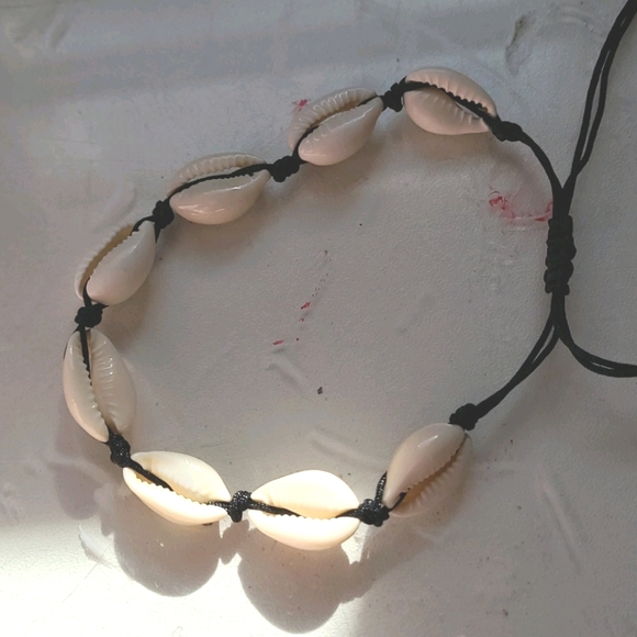 Cowry shell anklet/bracelet - Picture 3 of 4